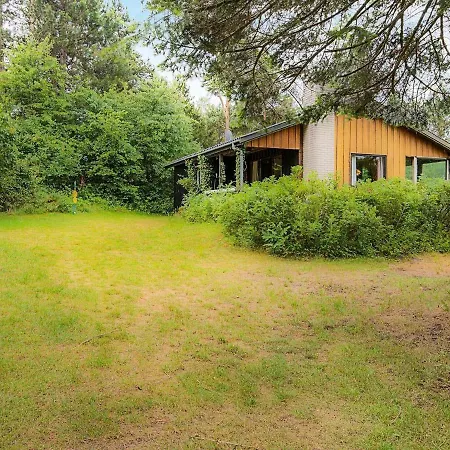 Two-bedroom Holiday In 11