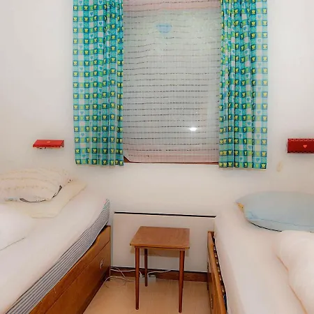 Two-bedroom Holiday In 11 * אבלטופט